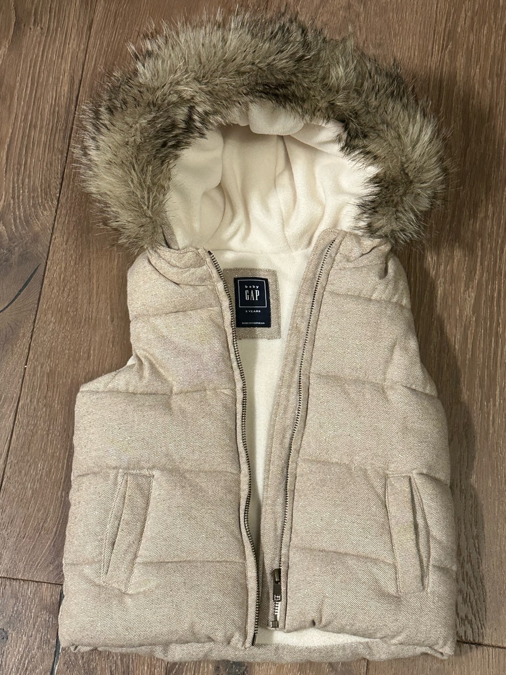 GAP kids size 5 furry hooded winter vest